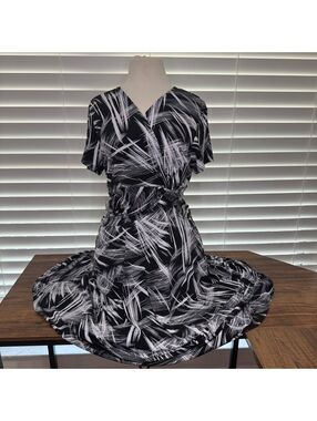 B-slim Black and White Abstract Print Dress Size Large